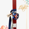 Λαμπάδα Πασχαλινή, χειροποίητη κόκκινη, αρωματική, πλακέ. Με φιγούρα του Captain America. Επάνω έχει ταμπελάκι με το όνομα του παιδιού. Προσωποποιημένο δώρο.