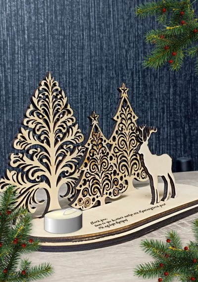 Ξύλινο Χριστουγεννιάτικο Διακοσμητικό Ελάφι με Δέντρα και θέση για ρεσώ. Διαστάσεις 22x12cm.